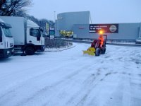 Sneeuwschuiven / blazen + strooien behoren tot onze mogelijkheden.